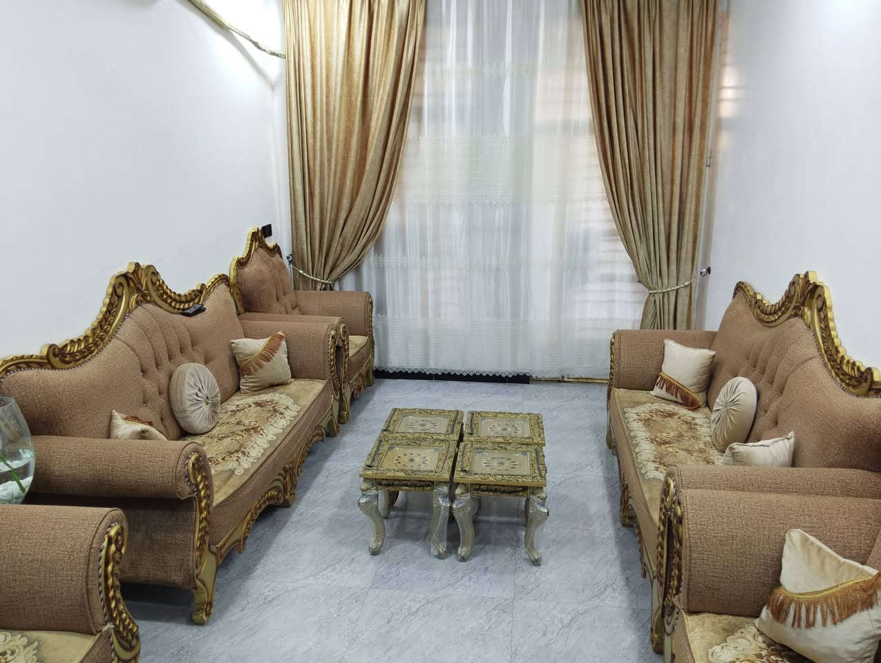 السلام عليكم
تخم ملكي للبيع معا أربع طبلات معا ساعه برج ملكي 
نضيف كلش 
سعره850 و بي مجال للشراي 
الرقم ***********
