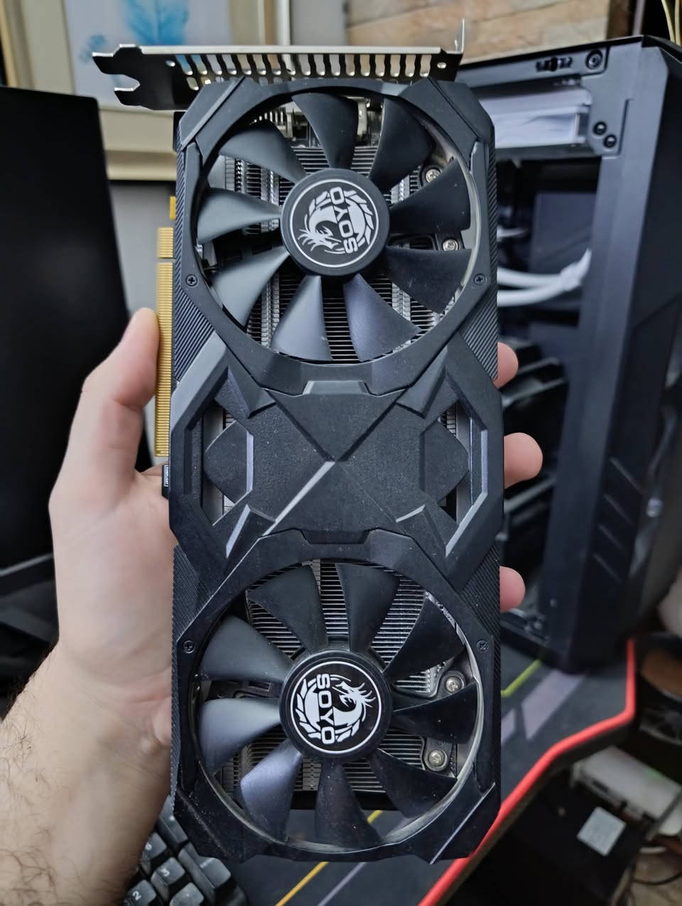 سلام عليكم اخوان 
كارت شاشة rx 580 
8gb 
فقط مدخل الhdmi متوقف 
اما مدخل display port شغال 100%
استخدام شخصي مدة 4 اشهر 
السعر 65 الف 
توصيل موجود 
موقعي بغداد 
***********
