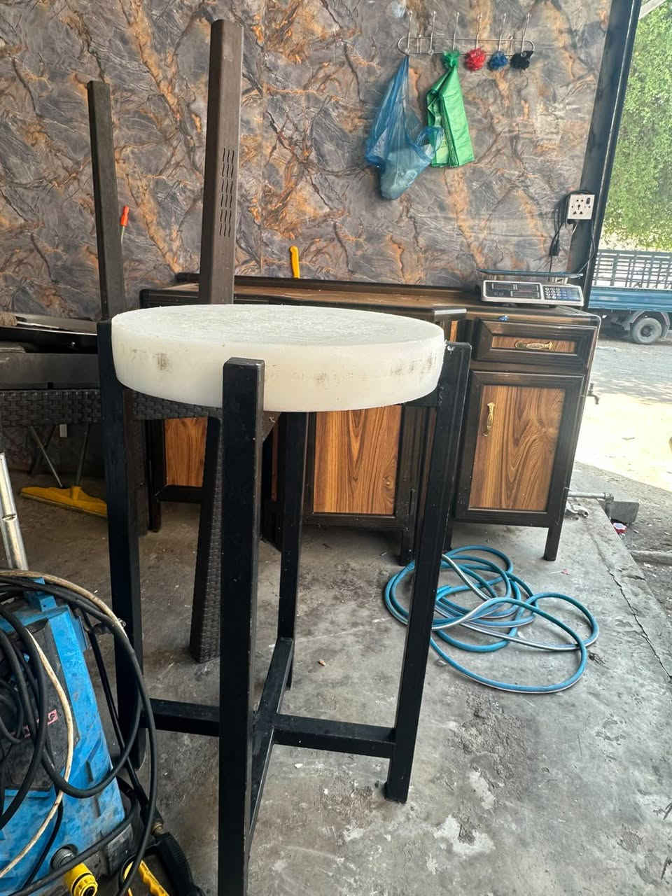 غراض كصابه للبيع
مشوايه كباب + بلور شرط جديد 
كناره 3 متر عدد 2 
كنده جديده
ميز + الرف 
مجمده كشر جبيره 
ميزان 
جناكيل عدد 5 
شياش تكه وكباب شرط ممستخدمات 
ماطور مي جديد شرط ممشدود 
*********** مكان رحمانيه الجعيفر
