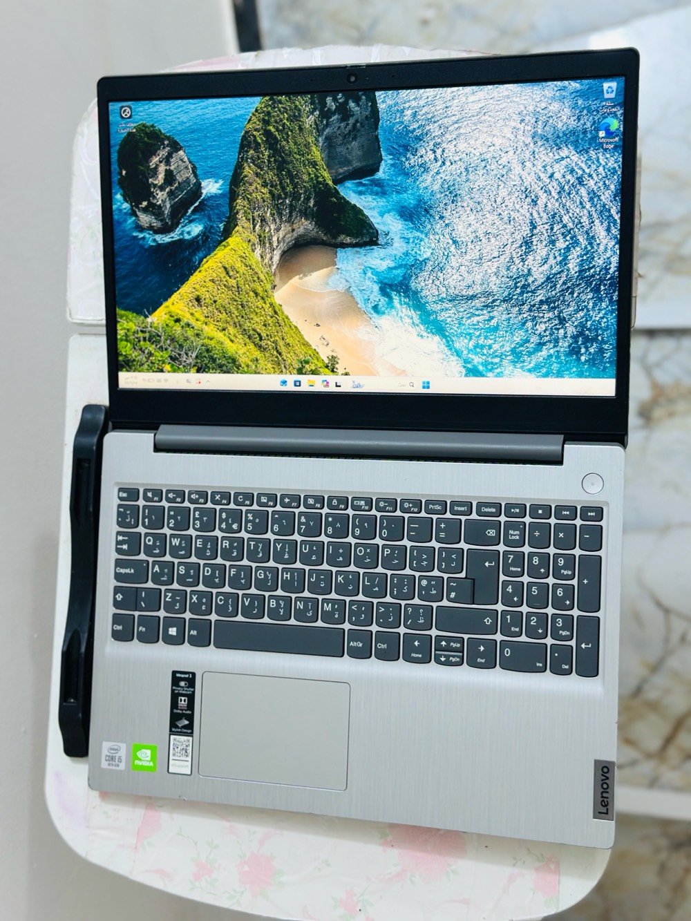 Lenovo IdeaPad Slim 3
لابتوب لينوفو مستعمل بحالة  الزيرو | استخدام قليل لبحث التخرج فقط خالي تمامًا من أي خدش أو عيب .

 المعالج: 
Intel Core i5-1035G1 | الجيل العاشر
 RAM: 8GB DDR4
 التخزين:مزدوج
• 128GB NVMe SSD
• 1TB HDD SATA
 كارت الشاشة:مزدوج
• Intel UHD Graphics
• NVIDIA GeForce MX330 2GB منفصل
 الشاشة: 
15.6” | FHD 1920×1080 | IPS | 60Hz

 نظام التشغيل: 
Windows 11 Pro | مفعّل ومحدّث

المميزات والملحقات:الشاحن الأصلي مع لاصق حماية شفاف للشاشة من أول يوم 
 Privacy Shutter لغلق الكاميرا
                                                          صوتيات Dolby Audio 
 جميع المنافذ تعمل بكفاءة: 
HDMI / USB / AUX
مع تقرير مفصل لحالة البطارية