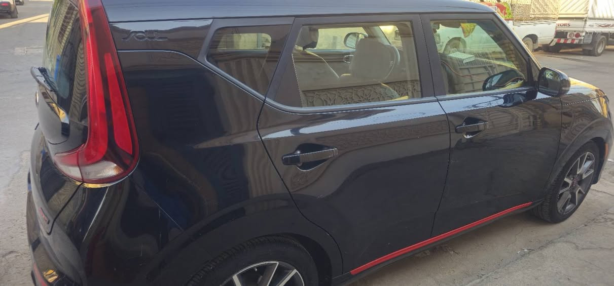 🚗 كيا صول 2020 GT-Line للبيع
​الوارد: أمريكي
اللون: أسود
رقم :بغداد 
المحرك: 2000 دوش (DOHC)
كير : CVT
​الضرر: ضربة جاملغ جهة السائق
السعر: ١١٥$
​✨ أبرز المواصفات:
​🔑 تشغيل بصمة
​☀️ فتحة سقف
​👁️ نقطة عمياء (Blind Spot Monitor)
​🛣️ نظام تحديد ورادار مسار
​🛑 توقف ذاتي عند الطوارئ
​⚖️ مانع انزلاق (TCS)
​🚗 ثابت / مثبت سرعة (Cruise Control)
​السنوية: مجددة 2026
ماشيه ١٠٦ كيلو متر 
***********

نص مكتوب في الصور:
- Free bid history copart and iaai » Kia » Soul » Kia Soul Gt Line 2020 Black 2.0L 4 vin: KNDJ63AU6L7054582 Kia Soul Gt Line 2020 Black 2.0L 4 vin: KNDJ63AU6L7054582