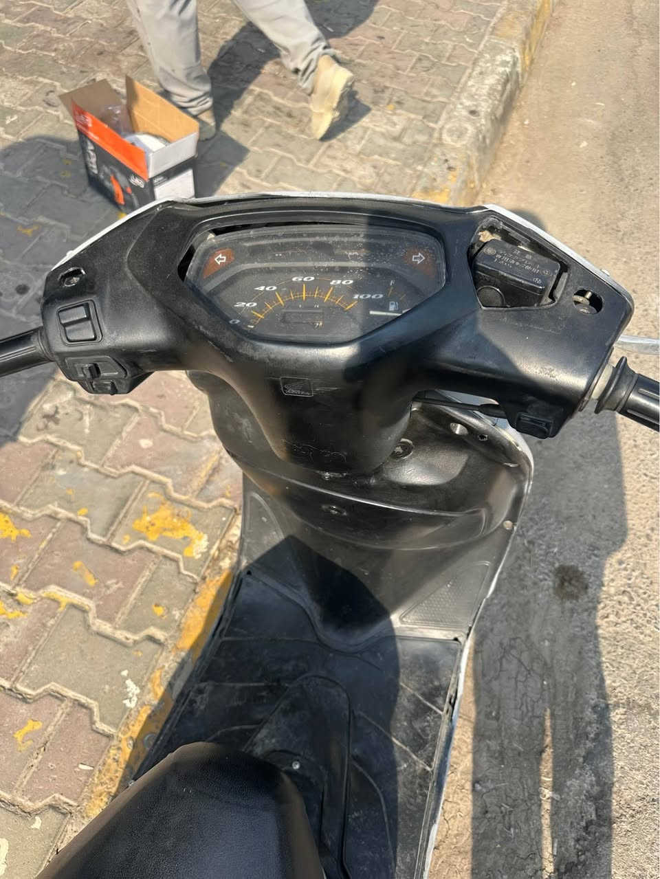 ماتۆری هۆندا لیدی سەت مەسرەفی تیا نییەو مەزبووتەو هیچ کێشەی نیە خۆم بۆ جوانی بۆیاخێکم کردۆتەوە و تەنها قاچی پێوە نیە قاچەکەی لەگەڵە بەس ماوە لەحیم کرێت و گێچی ئیش ناکات باقی تری بە شەرت گێڕو مەکینەی بە شەرت 
لە سلێمانیم 250 هەزار  
*********** السليمانية, العراق
