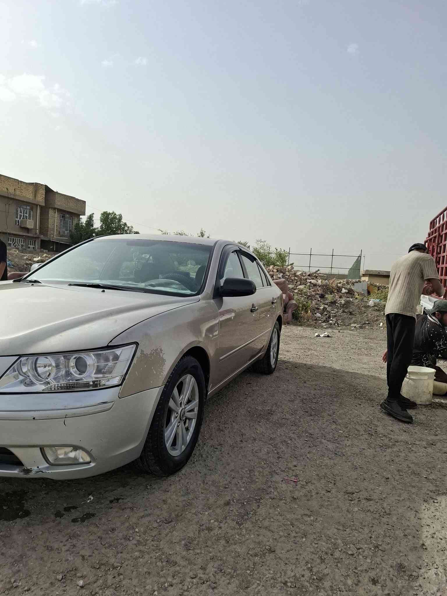 السلام عليكم سوناتا موديل 2008 محدثه 2009 السياره وارد أمريكي ب أمريكا مضروبه جاملغ امامي و بل عراق بيهه ضربه بصيطه بل جاملغ الايسر الي جوه البكلايت السياره بيه فتحه و الكشر مثل ما موضح بل الصور و السعر 80$ و بيه مجال و مكينه السياره 6V 3.300 سلندر  مكان السياره  بغداد الزعفرانيه ***********

