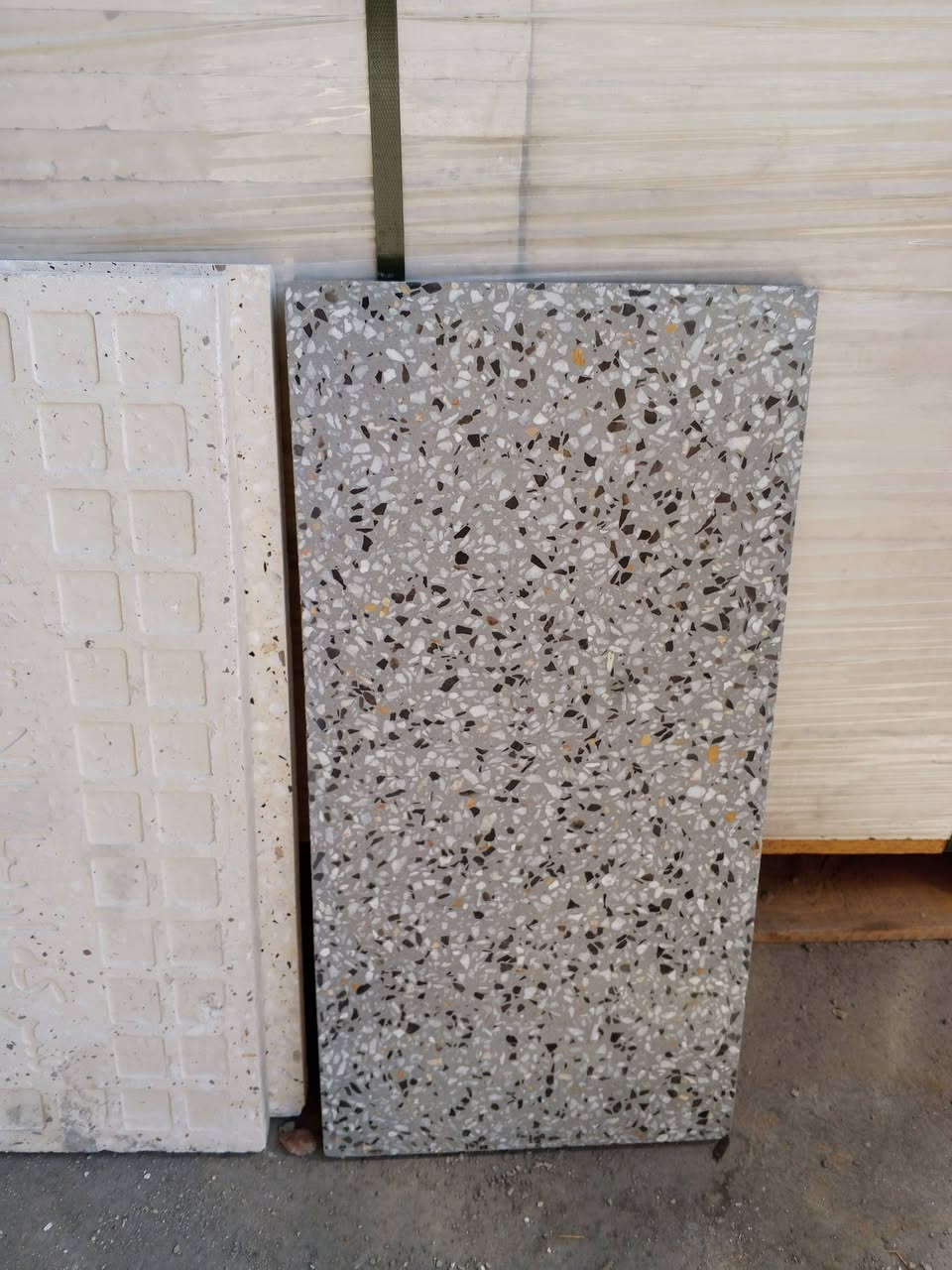 حياكم الله يوجد لدينا شتايكر ملون وعادي قياس 80*80//60*40/40*40كذالك يوجد لدينا بلوك اوتماتيك حراري للاستفسار الاتصال على الرقم ***********.
