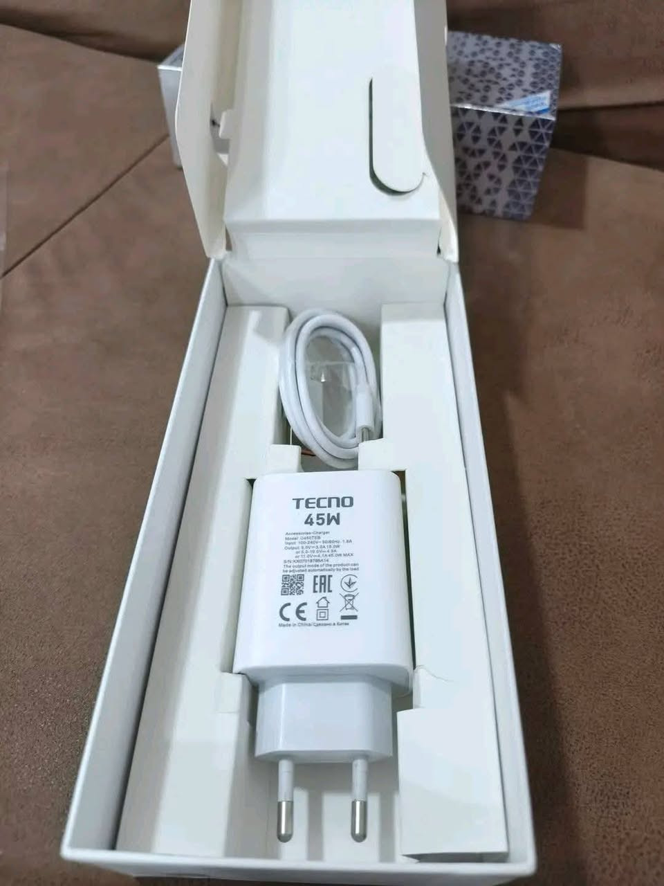 تكنو كومون 40برو5g
ما بيه اي ضرر الموبايل نضيف 
السعر 325وبيه مجال 
*********** (واتساب) 
***********

نص مكتوب في الصور:
- هاتفي HiOS 16.2.0 التحديث اسم الجهاز 40 Pro 5G التخزين ٩٧,٥٢ غ.ب / ٢٥٦ غ.ب الطراز TECNO CM7 وحدة المعالجة المركزية Dimensity 7300 Ultimate RAM ١٢,٠٠ غ.ب+٦,٠٠ غ.ب الكاميرا الخلفية 50M OIS+8M الكاميرا الأمامية 50M البطارية 5200mAh الشاشة 1080x2436 إصدار Android 16