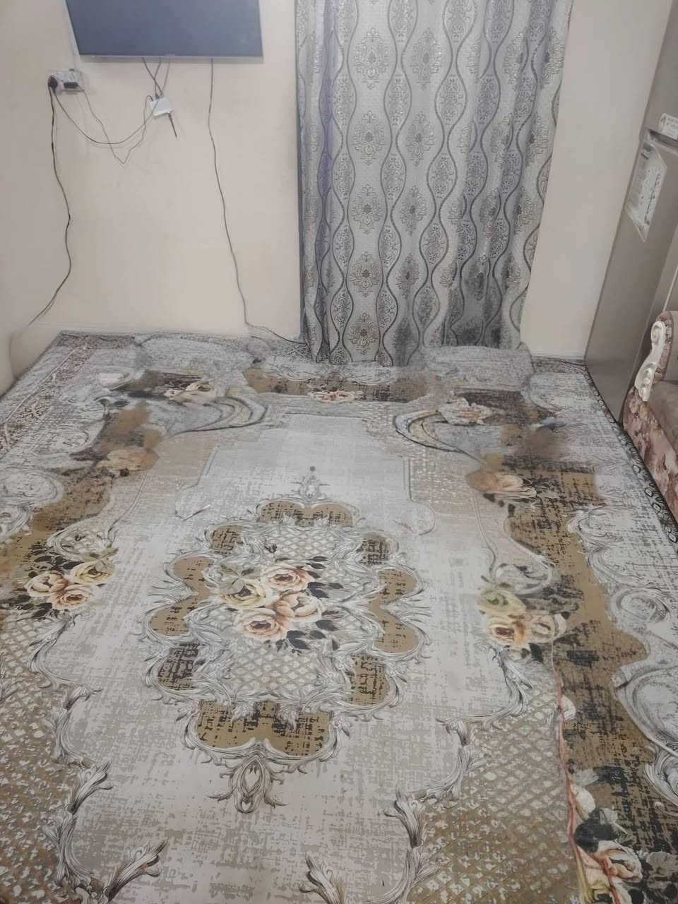 السلام عليكم بيت للبيع مع قطعة المساحة الكلية 305متر يحتوي على غرفه ومطبخ وصاله وصحيات ومنور نوع العقار وقف سني اصولي العنوان ابي الخصيب حمدان قرب جامع البرديه السعر 45 وبي مجال /***********
