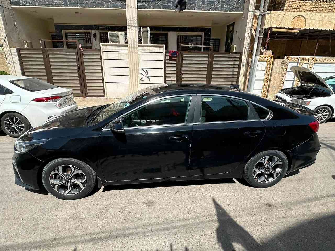 كيا فورتي 2019
وارد كندي حادثها سرقه جاملغ 
وبالعراق بيها قطعتين صبغ بنيد وباب السايق
سياره اعلى من نص الفول 
كيرها cvt ابلادي وبيها براد 
ماشيه 170 الف كيلو
سعرها 115 وبيها مجال بسيط 
رقم ***********
