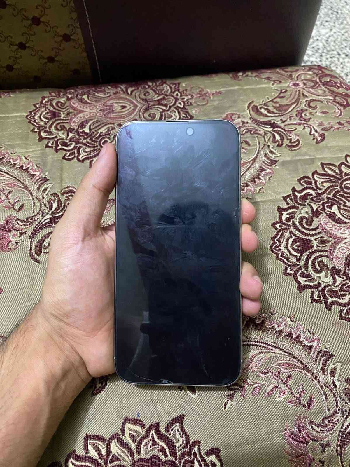 ايفون 15 برو ماكس ذاكرة 512 جهاز شرق اوسط بلادي بي شامة بلشاشه جهاز مابي اي عطل غراضه كاملة كارتونه وشاحنه مكاني ديالى بعقوبه حي المعلمين اجهاز ما طاب صينه خير من الله رقمي للتواصل ***********

نص مكتوب في الصور:
- حالة البطارية عادية تعمل بطارية iPhone هذه على النحو المتوقع. حول البطارية والضمان... الحد الأقصى للقدرة 85% هذا قياس لقدرة البطارية مقارنة بقدرتها عندما كانت جديدة. قد تتسبب القدرة المنخفضة بتقليل ساعات الاستخدام بين عملية الشحن والأخرى. عدد الدورات 755 هذا هو عدد مرات استهلاك iPhone لقدرة البطارية. معرفة المزيد... تاريخ التصنيع آب 2023 أول استخدام تشرين الأول 2023
