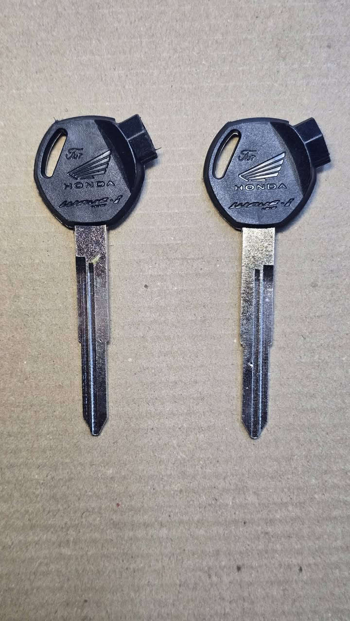 مجموعه من مفاتيح الدراجات النحاس درجه اولى
🔑 حارث البغدادي للمفاتيح والريمونتات  ومكائن قص المفاتيح
✅ البيع بالجملة والمفرد
أسعار مناسبة وجودة مضمونة وخدمة توصيل سريعة.
للاستفسار❗️❗️وتساب
(***********)
العنوان ❗️❗️بغداد شارع الرشيد مقابل سوق الصفافير
