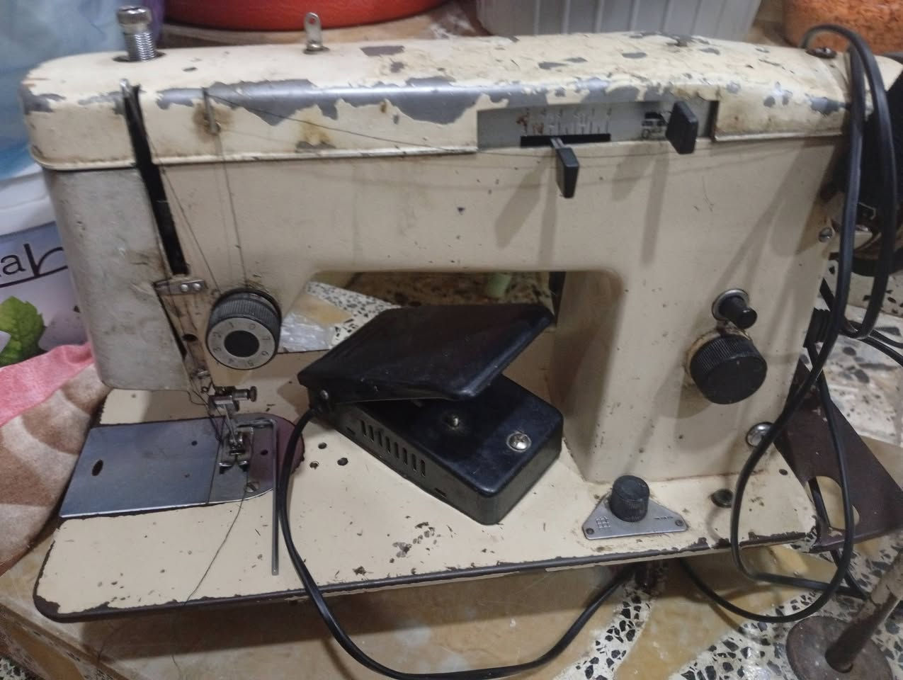 مكينه خياطه للبيع تشتغل بس بيهة عطل ٣٠ وبيعة مجال هاذه رقمهم***********
