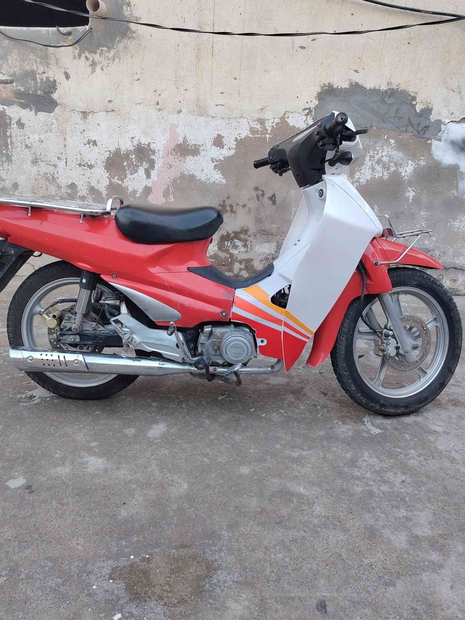 سلفيز نظيف واي شي مابيه للبيع بسعر 650 وبي مجال للاستفسار على ***********
