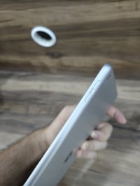 ايباد ٩ • ٦٤ • نظيف جداً