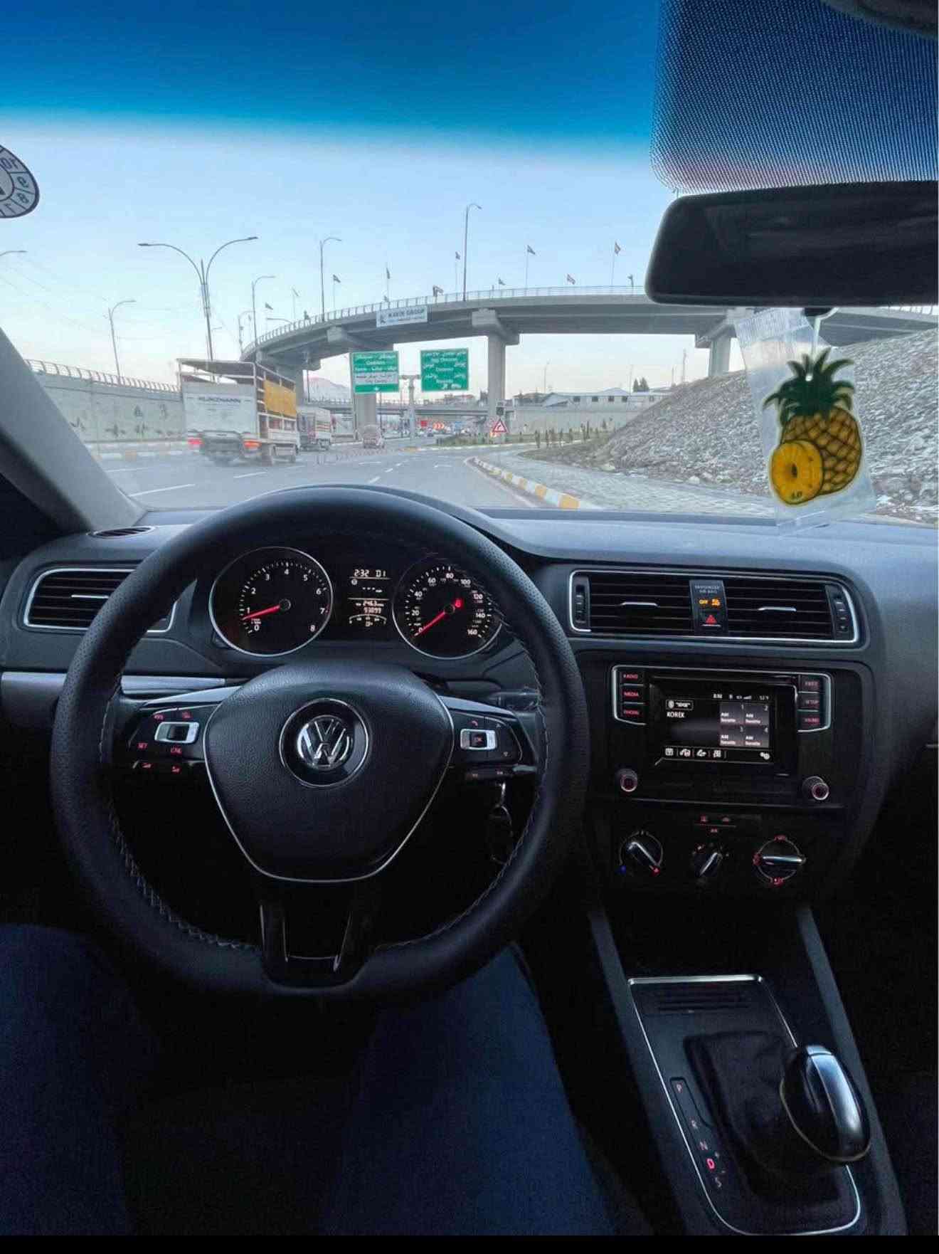 Volkswagen Jetta 2017 S
گئر ئؤتؤماتيك
مەکینەی نەکراوەتەوە
گئر و مەكينةى به شەرت
ماوەی رۆیشتن ٩٩ مایل
دوو پارچەی بۆیاخە بۆنیت و چاملاخ
جەمپەکی خەفیفی پێشی هەیە
یەک پەلەی ساردی هەیە
ئیرباگ سوکان و شان تەقیە دەشبول نەتەقیە
رادێتەر و حەماوەی بە شەرتە
بێ مەسرەفە
نرخ ١٠٣ و مەجالەکی زۆر کەم
ژمارە مۆبایل ***********
تکایە مشتەری تێل بکە جوابی نامە نادرێتەوە سوران, أربيل
