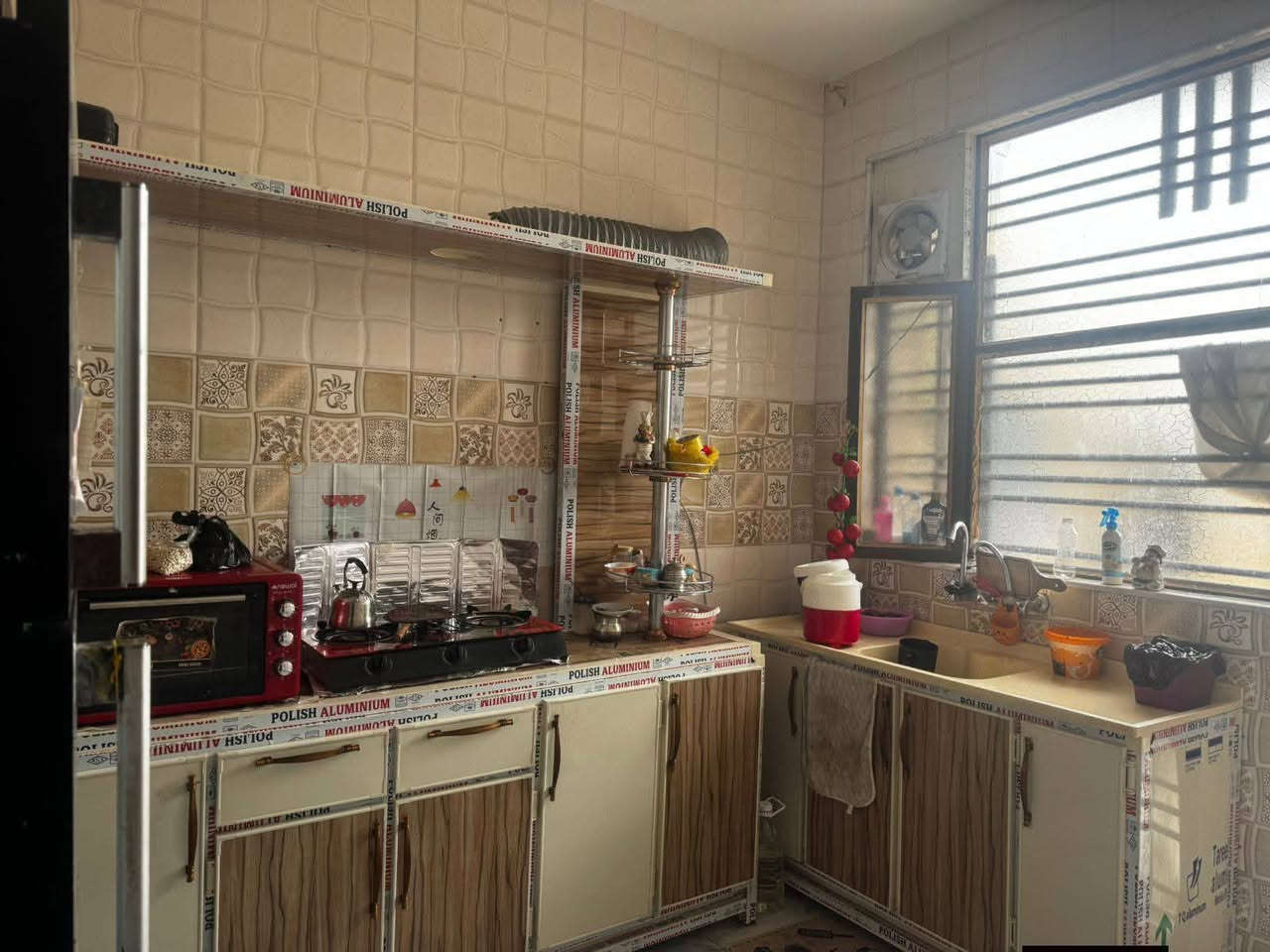 يا الله
بيت للبيع مساحته 100متر 
موقعه حي المهندسين طريق ابو الجاسم 

كافة الخدمات كهرباء ماء تبليط كلش قريب علية
زراعي سند 25 تحويل مباشر أو اقرار محكمه 

يحتوي على غرفه نوم واستقبال وصاله ومطبخ وصحيات 
معلومه السقف مسلح البناء جدا نظيف ومرتب لعائله صغير
السعر 39 وبي مجال 

استفسار ***********
