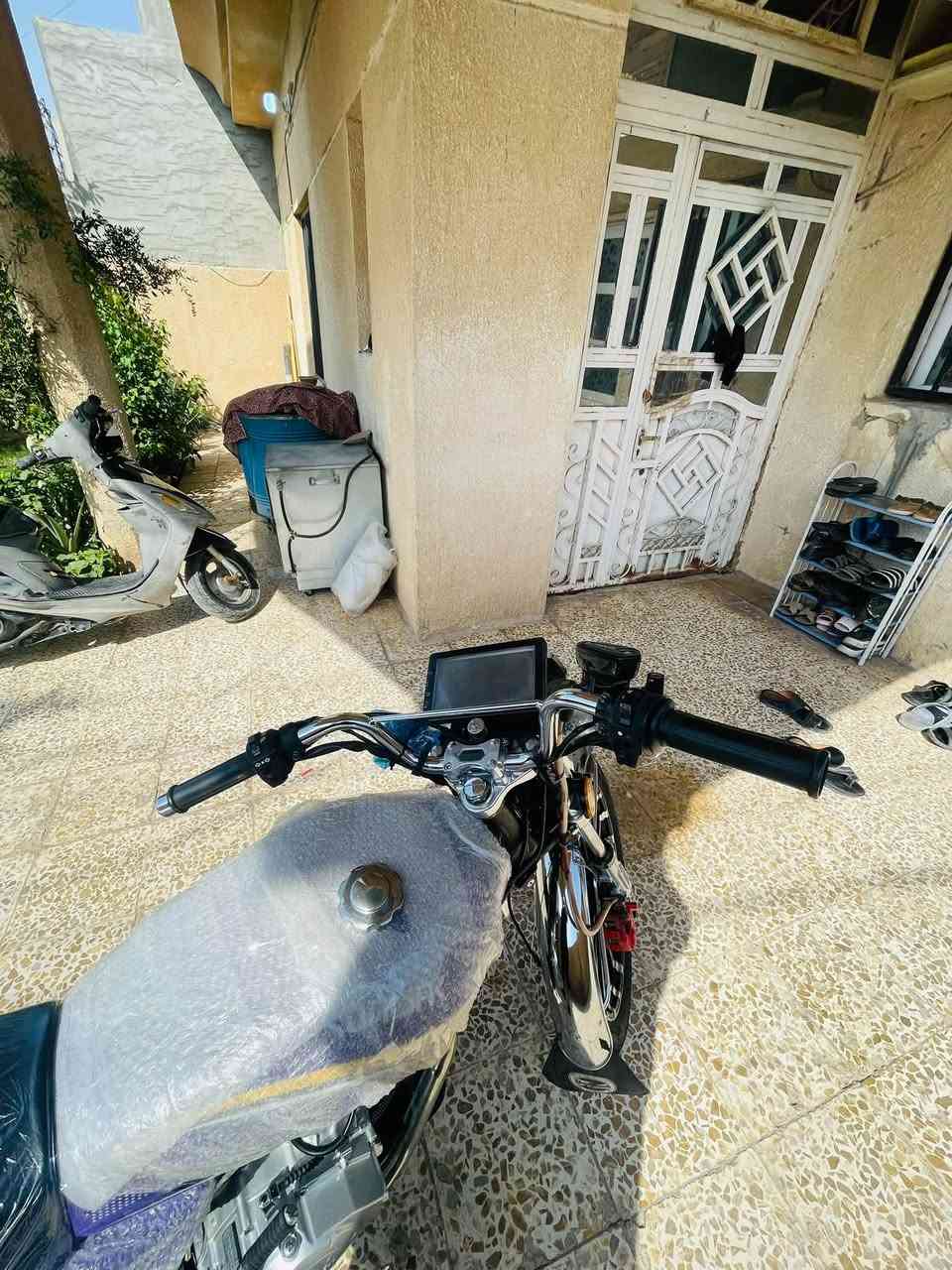 موديل ٢٥ • ٢٠٠ • شاشة تحتاج تصليح
