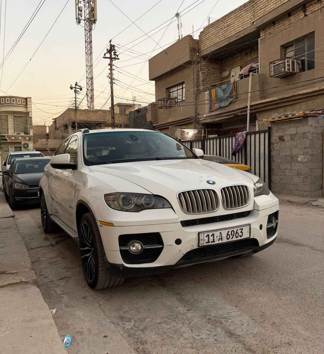 للبيع فقط بدون مراوس ولاقسط 
السعر 92 ورقه للاتصال *********** و
بي ام X6 موديل 2010 خليجي رقم بغداد 
محرك 8 سلندر حجم 5000تون تيربو محرك وكير نظاف 
التبريد وتدفئه شغالات 
فول مواصفات
وارد خليجي مكفوله من الضربه والصبغ 
تخم تاير نظيف صدر وسط 
باور الاستيرن عندي بي صوت وشويا بي ثكل
المكان بغداد الزعفرانية
