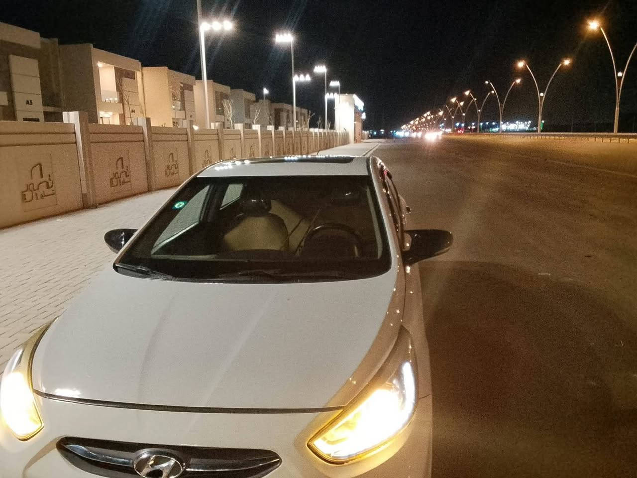 سلام عليكم اكسنت موديل 18 خليجي فول ماشي 126 توه شادلها كير مكينه مبدل كازكيت بيعلك مفتوحه وبيها 3 بارد خفيفات كلش سياره كلشي موضح كدامك وبيها ضربه بدايت برانكيت ما متعوره معوجه وساحبيها سعرها 95 وبيها مجال قليل  
***********
