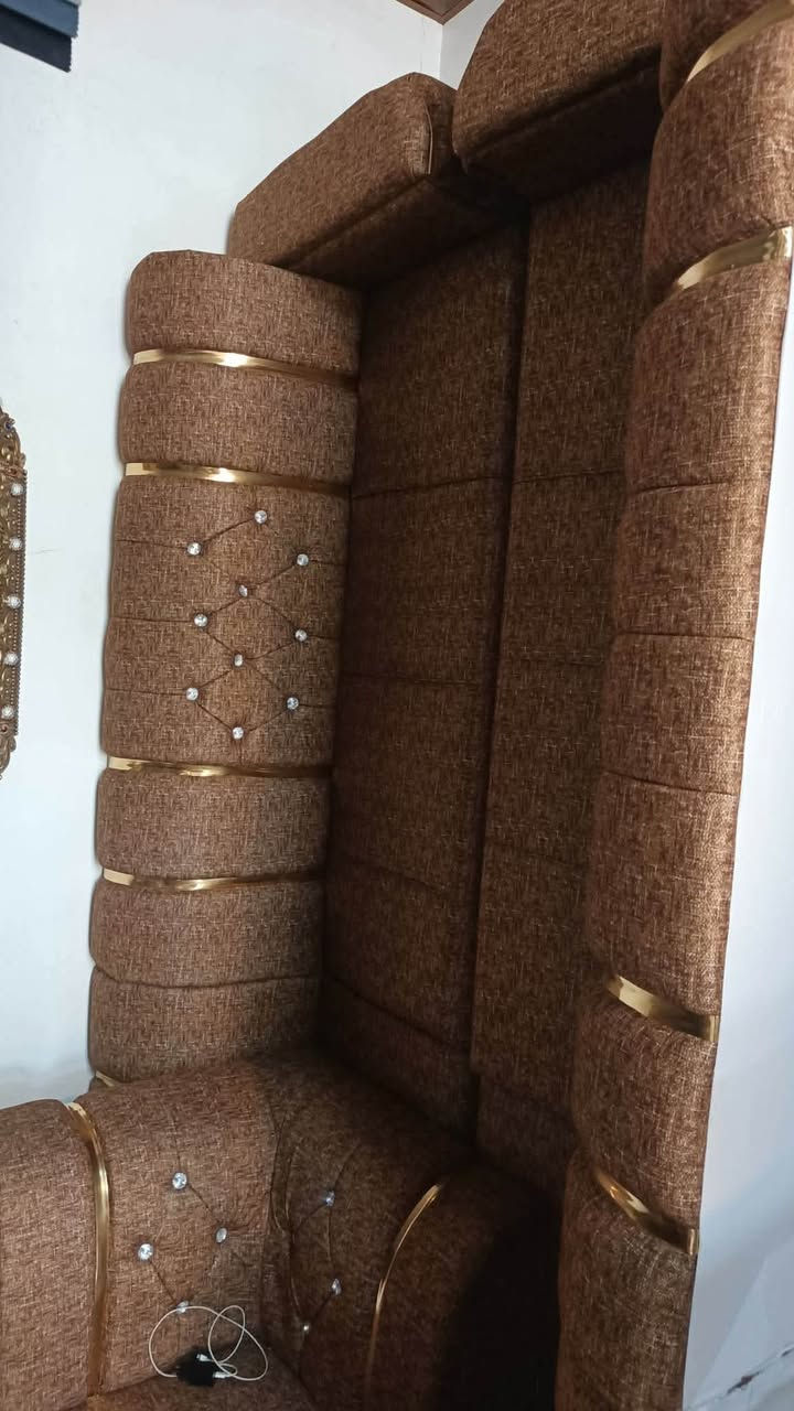 #معرض_حمودي_للاثاث 
#تخفيضات_بسعر_الجمله
نعتذر من الجميع اسعارنا هل مره #شي_خيالي_مع👇👇👇 #توصيل_مجاني_  حمودي للاثاث 
#يتوفر_تبديل_المستعمل_بجديد
ديوانات ألوان وموديلات مختلفة سفنج 10 سانتيم قماش مختلف
ضمان العمل 5 سنه الى10😊عنواننأ الوحيد فقط فقط فقط
العنوان....... تكريت
 الزهور  خلف قاعه الشهيد ليث مقابل معهد الفنون الجميلة 
معرض حمودي 
*********** اتصال او وتساب
*********** اتصال واتساب
