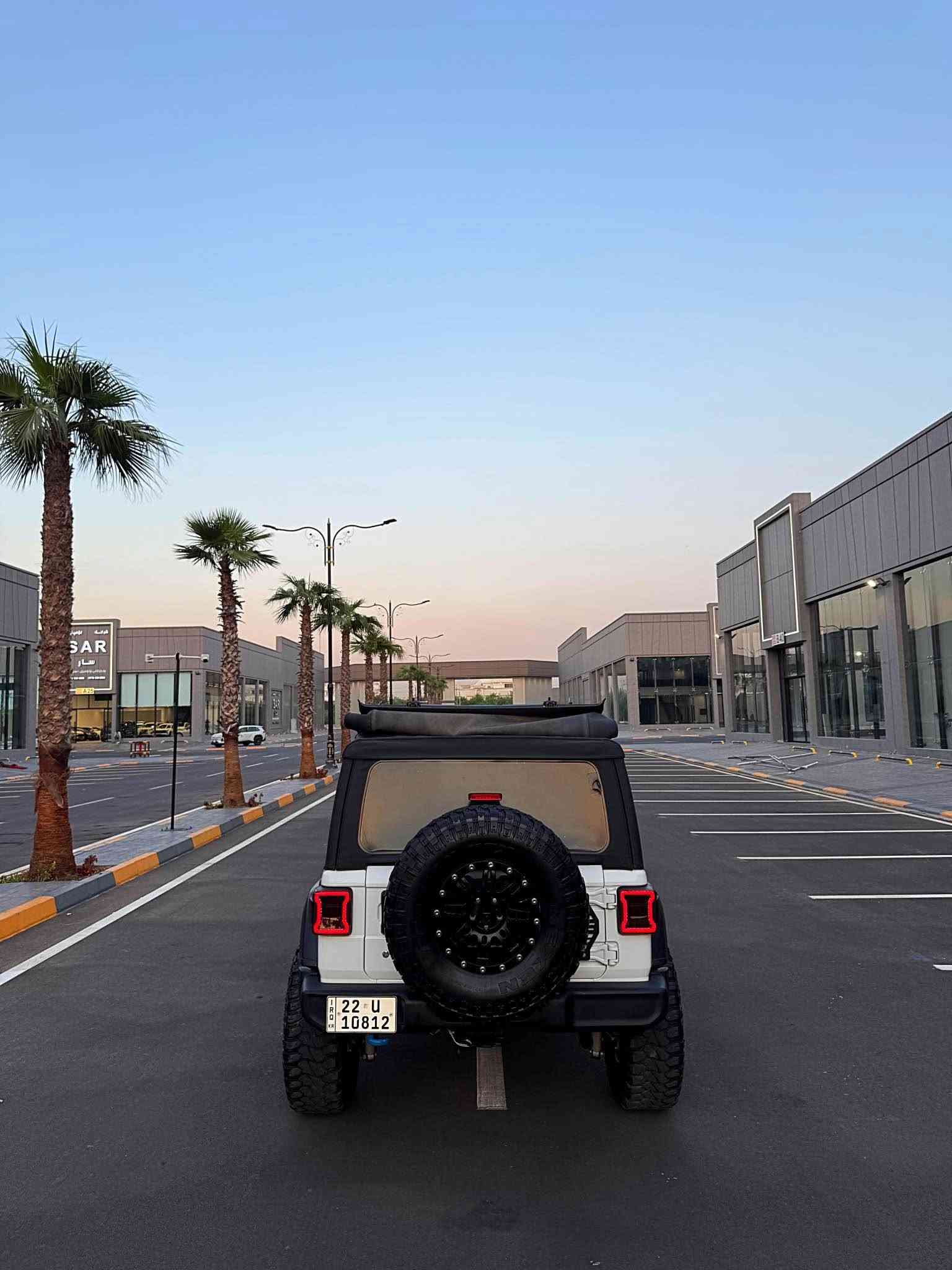 {Jeep Wrangler 2022}
🇺🇸~~~~~~~~~~~~~~215$~~~~~~~~~~~~~~🇺🇸
            ( وارد امريكى بدون صبغ و بدون تعديل )
               (سياره گير عادى 4*4 كامل تزويد )
موديل : 2022
مكينه : V6 سلند 3.6ليتر بنزين 
ماشيه : 35الف مايل حقيقى 
لون : ابيض
رقم شاصى : 1C4HJXDG9NW124191
رقم : اربيل سنوى جديد حتى 2030 تحويل مباشر 
مواصفات: فول عادى بس بصمة و كاميرا و دبل اكسل
مكينه و گير و كهربائي كل شرط 

مكان سياره / اربيل شارع ٦٠ 
رقم موبيل / ***********
                   ***********
              (سيارة جاهزه الحمدلله بدون اى نقص)
~~~~~~~~~~~~~~~~~215$~~~~~~~~~~~~~~~~ أربيل, العراق
