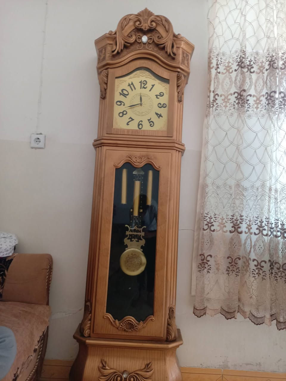 السلام عليكم اخون عندي هايه الساعه للبيع كلش نضيفه و شغاله ما مستعمله شي قليلي اليريدها يجي خاص او على الرقم ***********
