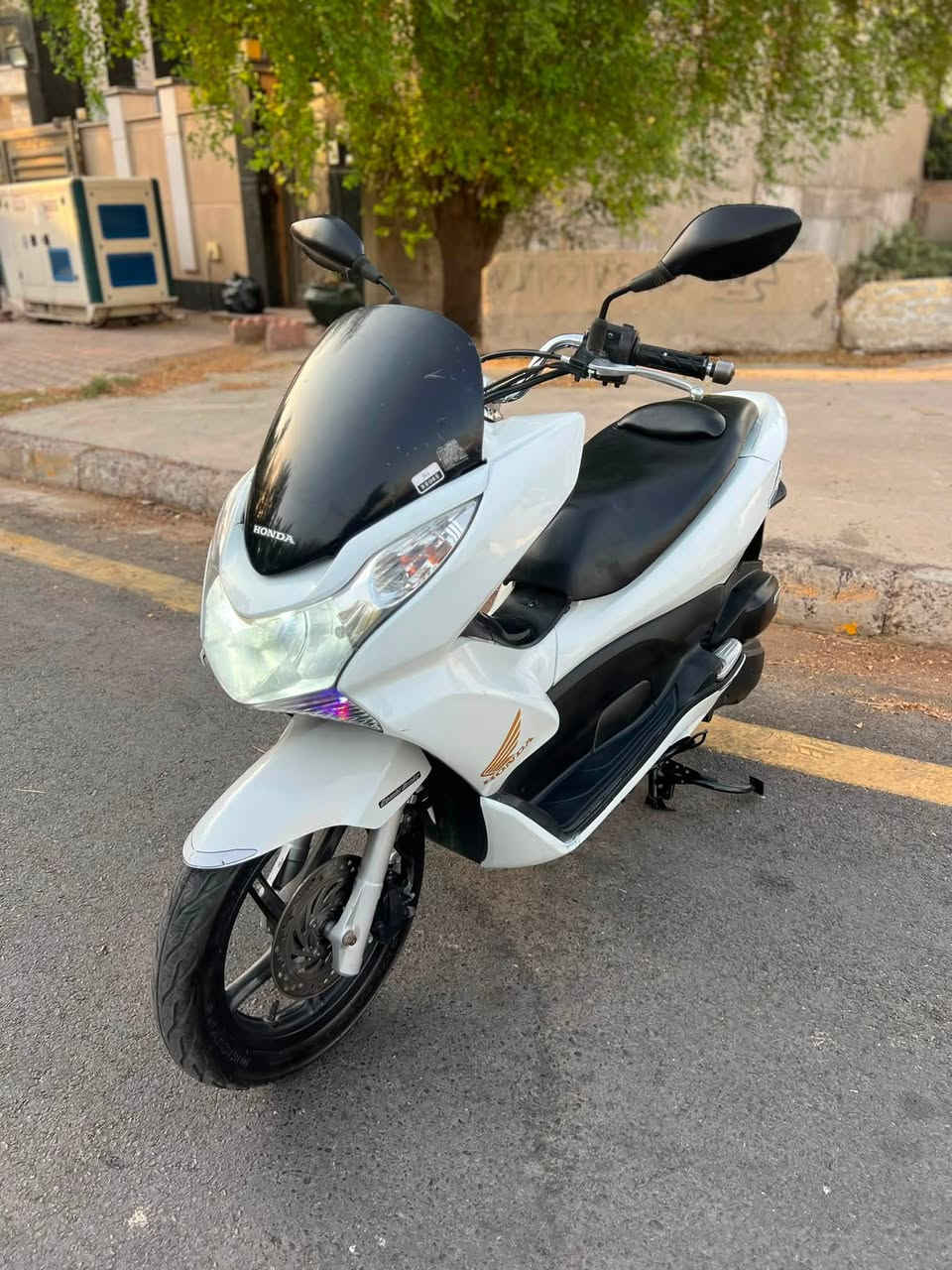 دراجه pcxجيل اول JF
شرط ابيعلك على ضمان 
كفاله عامه 
مكينه 150) حرف (A)
صالنصه رياضي (الصلي)
كفرات اصلي 
ماشيه)
  (26) الف 
  دراجة  كلها ابلاديه شرط النضافه دراجهة مال رمبه مال معرض المديل 2016 ماخذها رمبه اوراق المعرض موجوده يعني مو مال شارع 
حساس ازدحام سويجات ٢ الدراجه كفاله عامه الدراجه على ايدي شوفت عينك ياباني الاصليJF جديده مكاني بغداد السعر 1550 وبيه مجال قليل 
اي استفسار
‭***********

