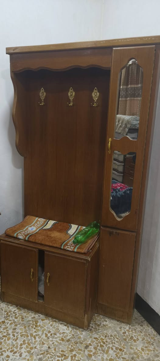 لبيع غرفه نوم خشب عراقي السعر 500وبيهامجال أرقم الهاتف ***********/  *********** مكان موصل الاايمن
