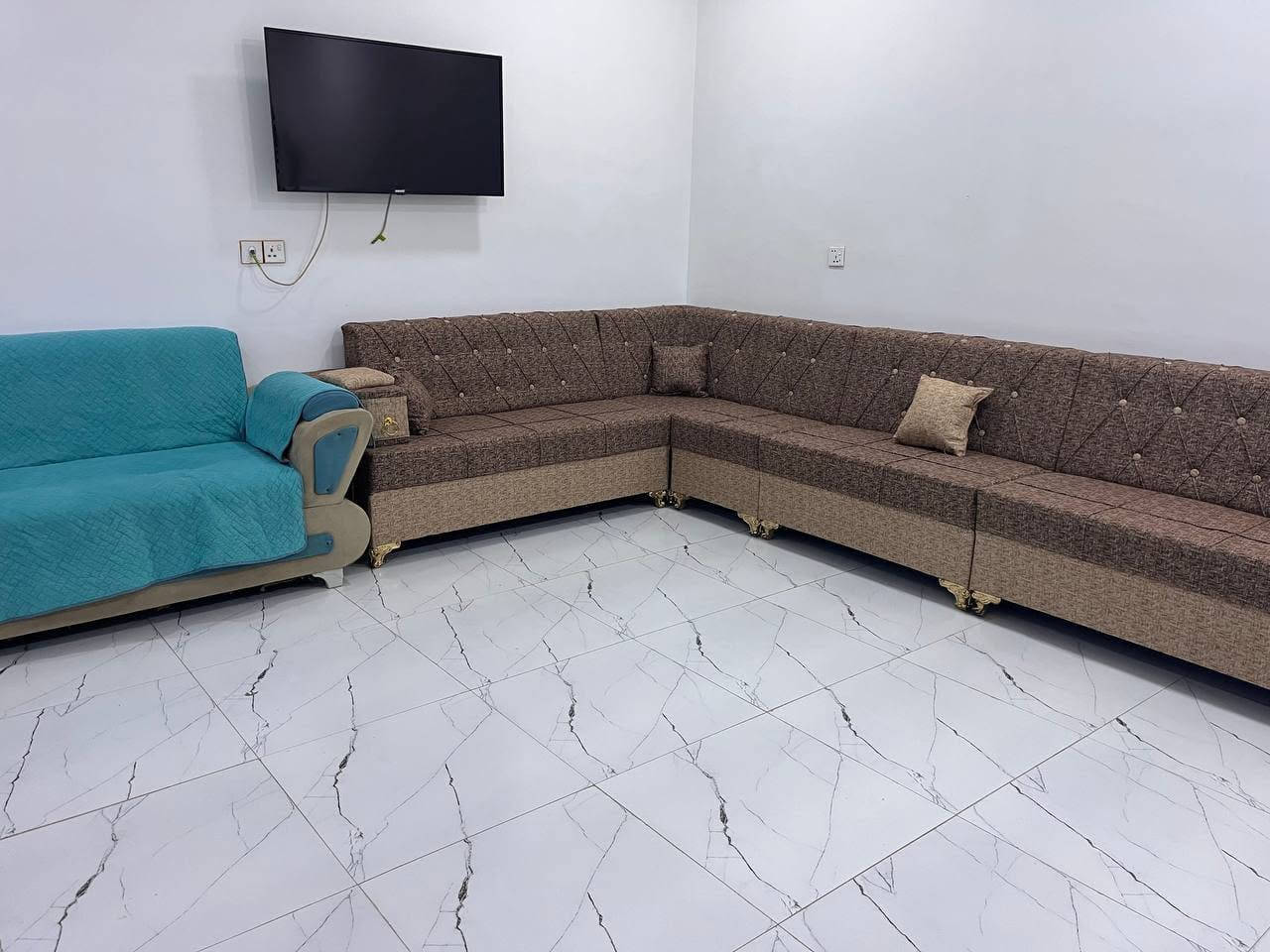 سلام عليكم تخم تركي جديد كلش ما مستخدم كدامك النضافه سعر 300 + تخم سمأي تركي مستخدم شهرين جديد ونضيف سعر 400 للتواصل الرقم ***********العنوان حي الجامعه مجمع الرواد

