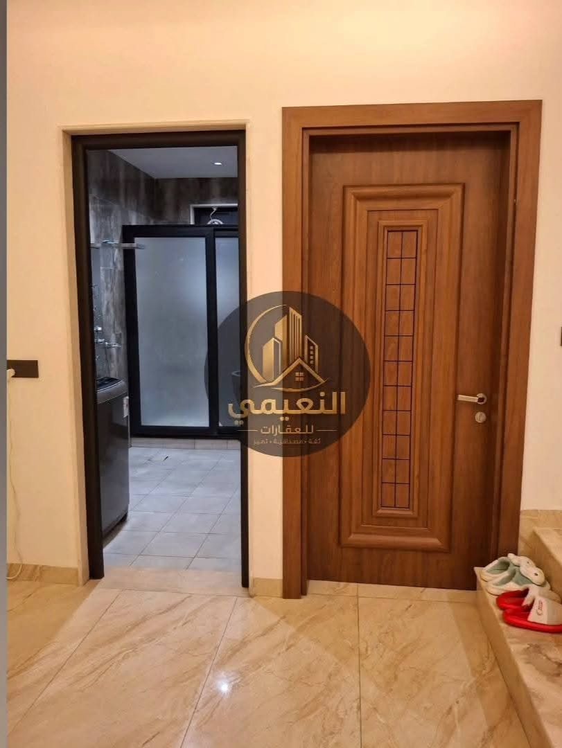 حصرياً لدى مكتب النعيمي للعقارات 🌐

🏡 للبيع – فرصة لا تعوض

بيت طابقين بناء حديث (فول فول)، جاهز للسكن.

📐 المساحة: 125 م²
🏠 الواجهة: 6.25 م
📄 السند: ملك صرف

🔹 الطابق الأرضي:

- صالة
- مطبخ
- غرفة نوم
- صحيات

🔹 الطابق الأول:

- 3 غرف نوم

📍 الموقع: حي الكندي الأولى، قريب على شارع الحولي.

✨ بيت مرتب ويخبل، موقع مميز وقريب من جميع الخدمات.

📞 للاستفسار:
***********
***********

📍 عنوان المكتب:
الموصل – حي الكندي – شارع الحولي – 
قرب مصنع الكندي.
#الموصل #عقارات_الموصل
#بيع_وشراء_العقار #مكتب_النعيمي
@الجميع
