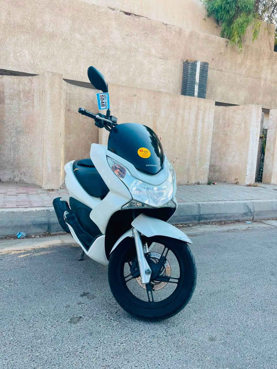 السلام عليكم دراجه pcx جيل الاول ياباني  مكينه 150  دراجه مكفوله كفاله عامه مال رمبه حساس ازدحام حساس ستان تتدفئة بل يدات لد أمام لد خلفي مكينه برغي ممفتوح بيه شلعه معدل فول مال جناي دراجه تتعب تكول جديده على ايديأوراق موجوده الرمبه بيه السعر مليون و450الف العنوان بغداد الكرخ الأتصال على الرقم *********** بغداد, العراق
