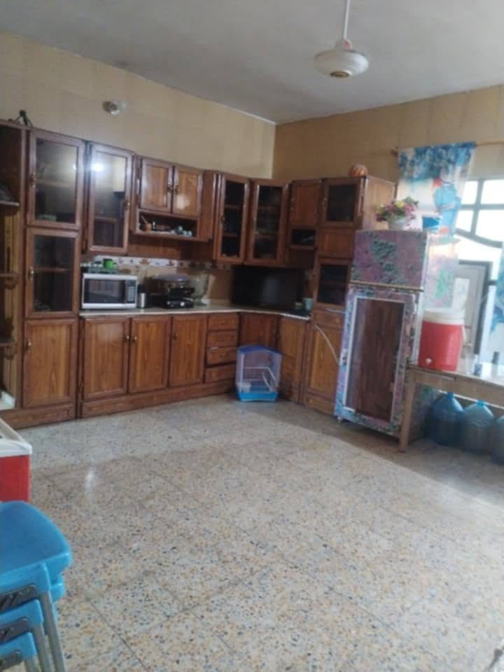 بيت للبيع تكريت حولي الزهور
مساحه 173 متر واجهه 9ونص ونزال 18 طابقين استقبال ومطبخ وصاله و5 غرف نوم ومخزن ومجموعات صحيه عدد اثنين الاتصال *********** أو مراجعة مكتب السعد للعقار
