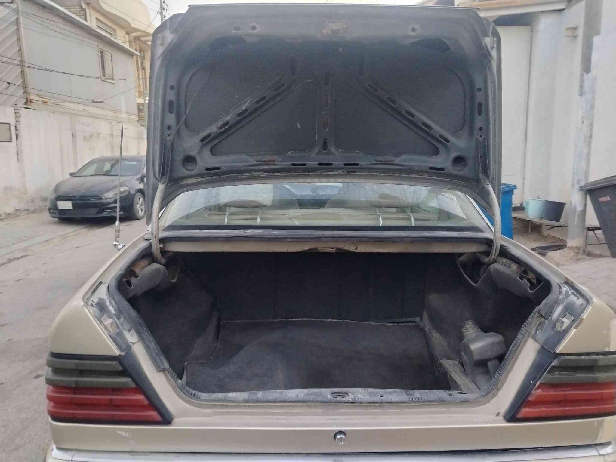 مارسيدس للبيع مكينه بطه تبريد حداديه تخم تاير ويل كب كله جديد السعر ٤٢ ترهم مراوس ونقد واقصاد للاستفسار ***********

