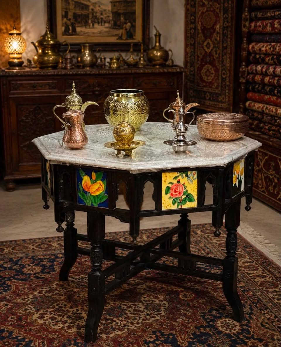 ميز خشب صاج ( ابو المرمرة ) قديم جدا  
- بحالة جيدة جدا وبدون اي ظرر او نقص قطعة جميلة جدا   
- قطر المرمرة  / 90 سم 
- العنوان / بغداد / الكرادة / حي الوحدة شارع سلمان فائق( مجمع بازار انتيكا بغداد  )   
  الطابق الاول  
- يوجد توصيل داخل و خارج العراق 
  للاستفسار اكثر الاتصال 
  ***********        
  *********** 
واتس اب او فايبر او مراسلة الصفحة.
