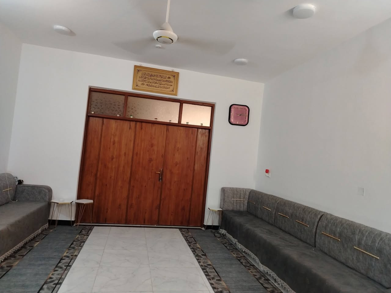 #للبيع  
بيت للبيع 200 متر حي الاسرى الزراعي  شارع سكله حجي شامل استقبال مطبخ صاله غرفتين نوم  صحيات داخليه و خارجيه للاستفسار
*********** واتساب
