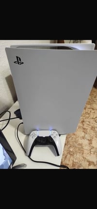 بلايستيشن 5 • ٨٢٥ جيجابايت • يد أصلية