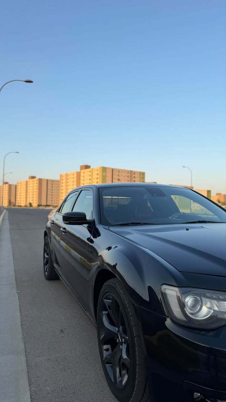 كرايسلر 2020  خليجي 300 S فول 1/1 وكاله هارلم  محرك سته سلندر 3600
الموديل : 2020 . (خليجي) . 
العداد : 75Mi
المحرك : V6 . 3.6L 

* رقم أربيل باسمي تحويل ثاني يوم. 
المواصفات :
*  پانوراما . 
* رادار مع مانع تصادم امامي . 
* تحذير الخروج عن المسار . 
* نقطة عمياء . 
* مصابيح امامية زنون مع LED داينمك . 
* ويل قياس 20 أنج لون اسود لماع ذو طابع رياضي . 
* حساسات امامية وخلفية؛ مع مانع تصادم
* بردة خلفية كهربائية . 
* شاشه كبيرة مع نظام ملاحة نفكيشن GPS .
* حافظة الاكواب تدفئة وتبريد . 
* سستم صوت ALPNE
* مقصورة الركاب من الجلد بالون الاحمر مع شعار S  .  
* مقاعد أمامية كهربائية عدد 2 . 
* ذاكرة لحفظ وضعيات الجلوس (ميموري) . 
* مقاعد أمامية تبريد وتدفئة . 
* مقاعد خلفية تدفئة . 
* تشغيل عن بعد . 
* ستيرن كهربائي . 
* تدفئة ستيرن . 
* كروس سرعة .
رقم الهاتف : ***********
