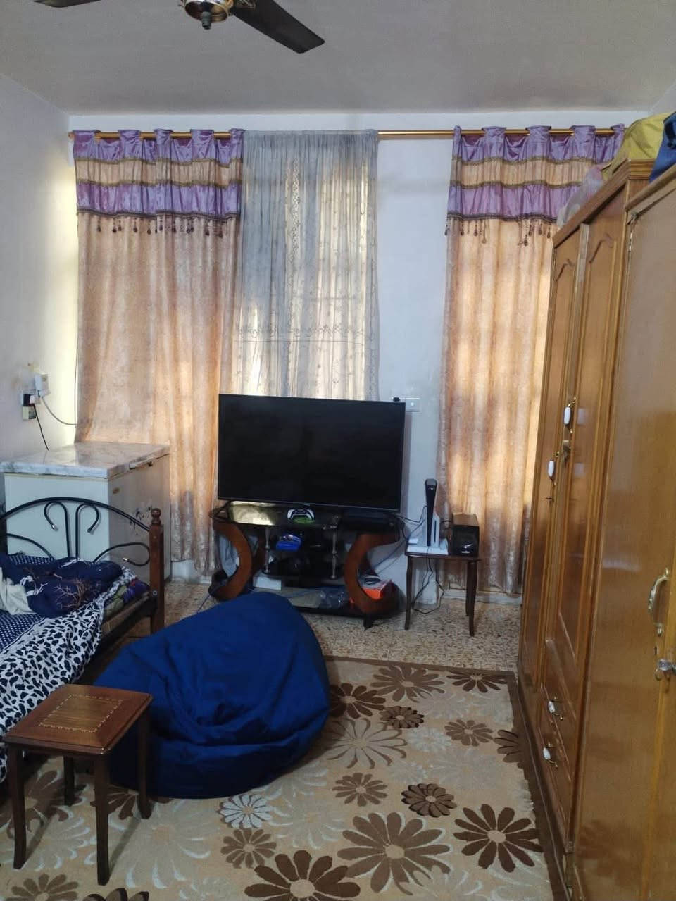 دار للبيع . المساحه 75متر
( طابو ملك صرف سكني) 

يحتوي على 
استقبال ومطبخ 
غرفة نوم 
وصحيات متكامله 

  📍📍الموقع في منطقة الانتصار بغداد
طريق الشعب الحسينية الراشدية 
للاستفسار ***********
