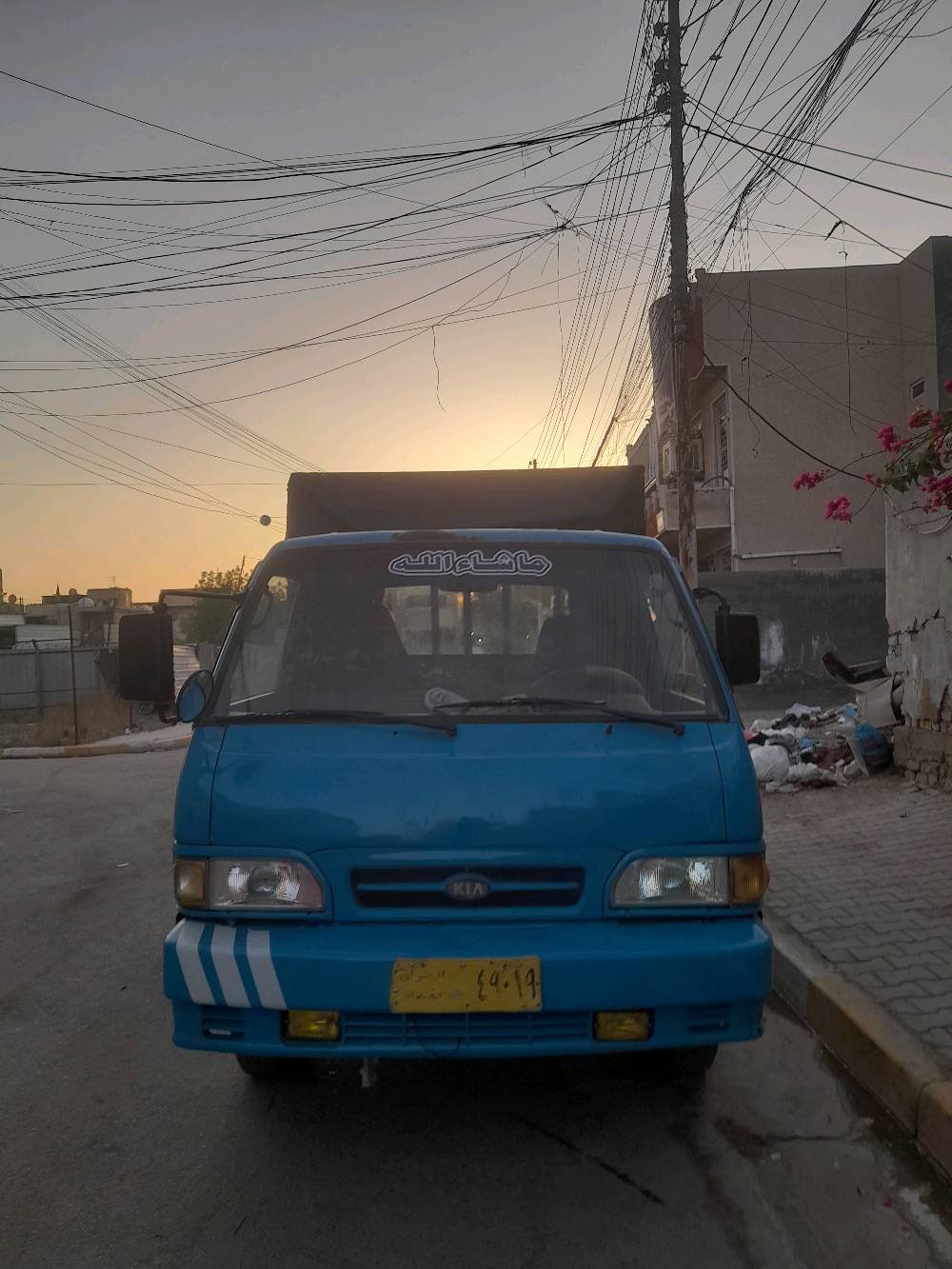 سياره كيا بنجو سياره نظيفه محركه نظيف  بالسياره ما بيها حصه مال غاز رايدها ب 23 وبيها مجال بسيط مكاني بغداد الحسينيه مال الراشديه للاستفسار اتصل على هذا الرقم.   ***********