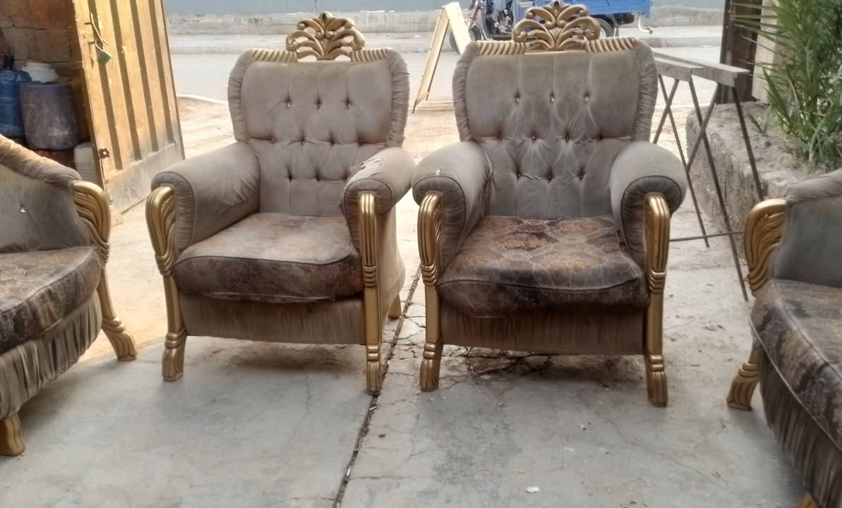 السلام عليكم.
تـخـم ملـكي 10 نفرات مستعمل مع جراجف للتخم بي اضرار بسيطه سعرة       225 الف بي مجال قليل.
           (( مكلف بالنشر ))
***********
***********
العنوان:- بلدروز شارع العام مقابل مدرسه الثقافه مجاور مزاد الشهد.
