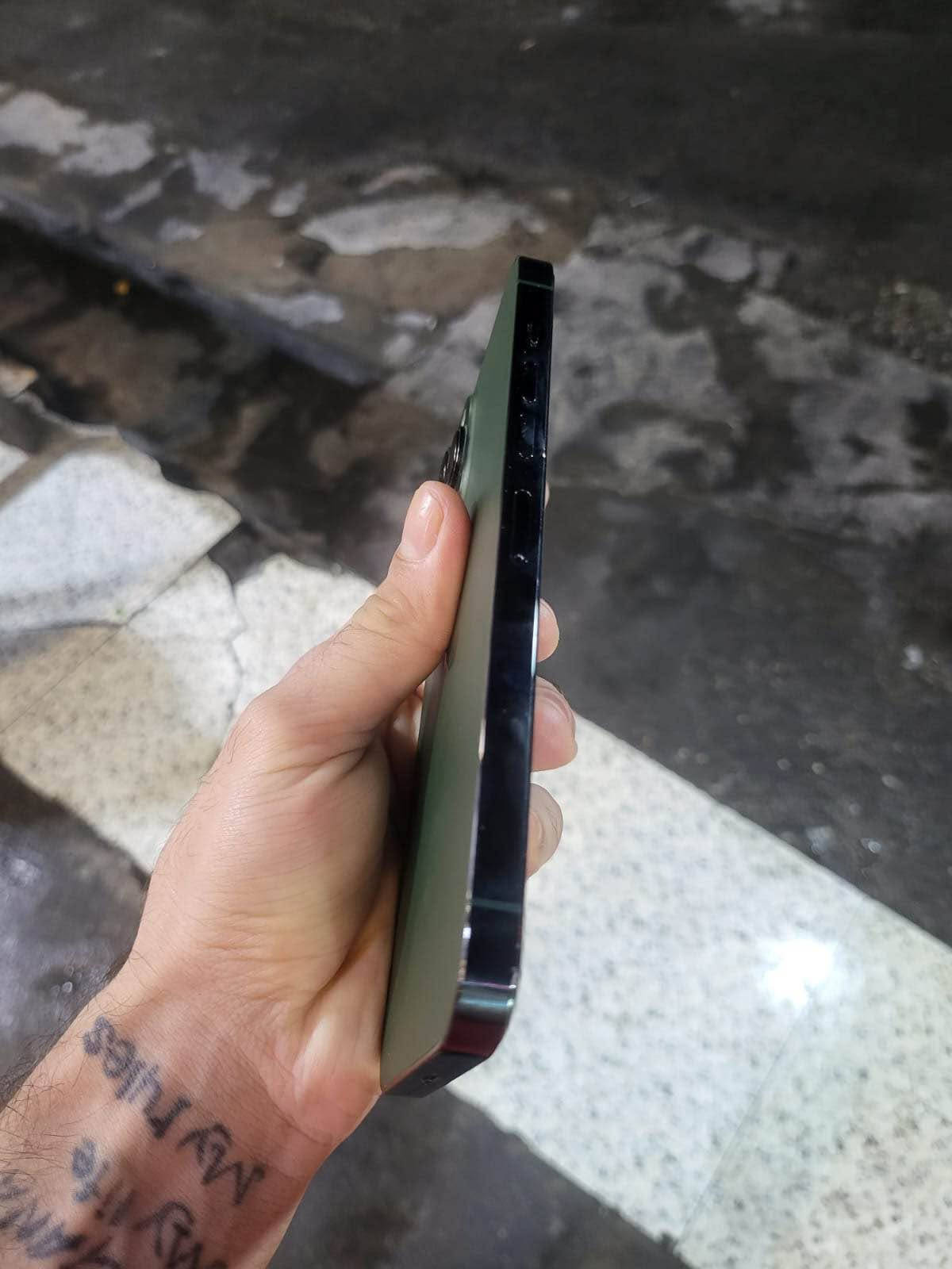 iPhone 13 pro max 
Zakire 128gb 
Battary 84
1sim esim 
%90 xawena bashart 
Ba zamani hawaw comptr mali dosta 
Nrxi 650 hazar maqamlay kam brayana musteri tel bka *********** 
La hawler 5 hasarok geandn niya أربيل, العراق

نص مكتوب في الصور:
- 19:50
- Pil Sağlığı ve Şarj Etme
- Telefon pilleri, şarj edilebilir bütün piller gibi eskidikçe performansı azalan tüketim mallarıdır. Daha fazlası...
- Maksimum Kapasite
- Bu, yeni pile kıyasla mevcut pil kapasitesinin ölçüsüdür. Düşük kapasite, şarjdan sonra kullanım süresinin azalmasına neden olabilir.
- %84
- En Yüksek Performans Yeterliliği
- Yerleşik dinamik yazılım ve donanım sistemleri, iPhone'unuzun pilinin kimyasal olarak yaşlanması gibi görülebilecek performans etkilerini engellemeye yardımcı olabilir.
- İyileştirilmiş Pil Şarjı
- iPhone, pilin eskime hızını yavaşlatmak için günlük şarj etme rutininizi öğrenir, böylece telefonunuzu kullanmaya ihtiyacınız olana kadar %80 oranını geçince şarj etmeyi durdurmak için bekleyebilir.