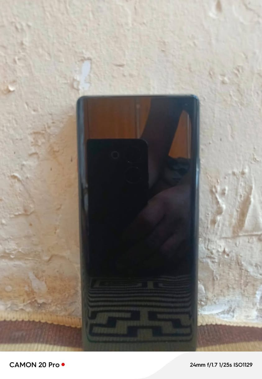 تكنو كامون 40برو ذاكرة 256  مواصفات عالميه فقط زر التنصي واكعه  فقط 
سعر 275 بيه مجال حك الجيه عنوان بغداد الزعفرانية قرب شارع المسبح  واتساب ***********

