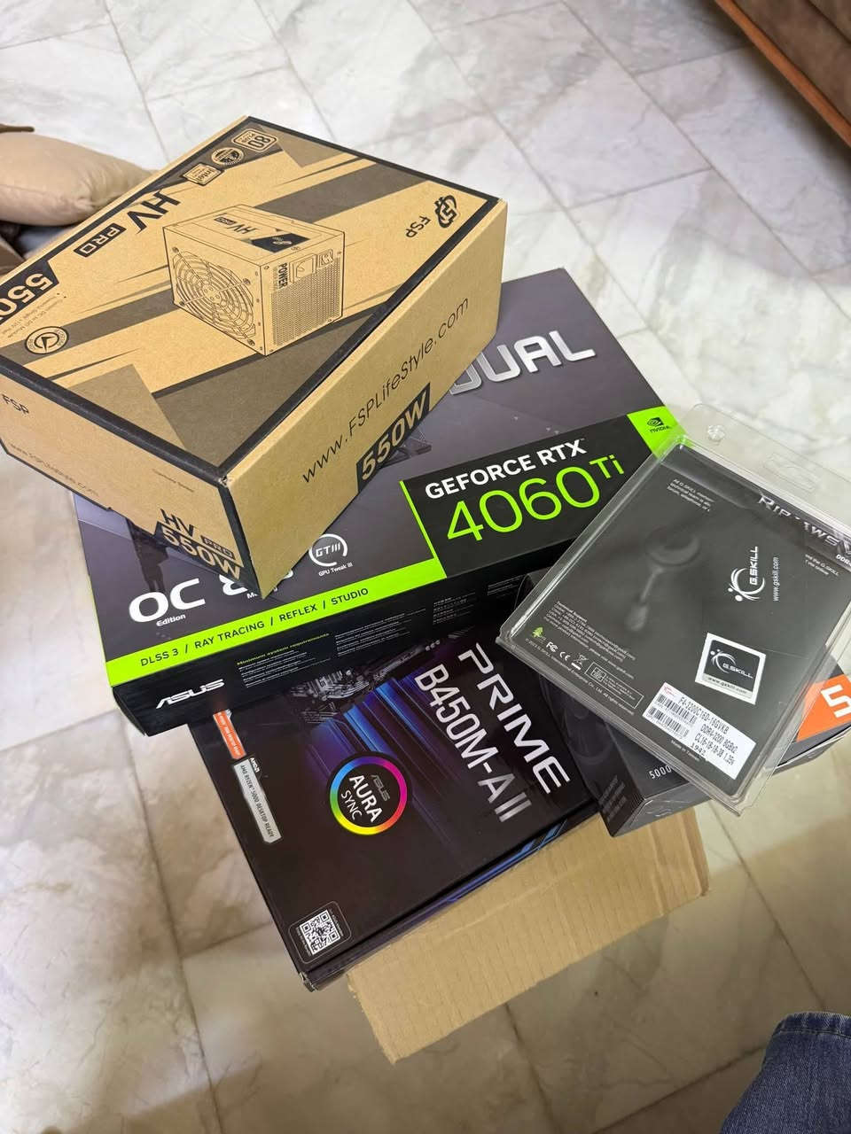 🔥 PC Gaming للبيع – مواصفات قوية ومتكاملة 🔥

🎮 كرت الشاشة: RTX 4060 Ti 8GB
🧠 المعالج: AMD Ryzen 5 5500
⚡ الرام: 16GB (8GB × 2)
💾 التخزين: 1TB + 256GB
🧩 اللوحة الأم: ASUS Prime B450M-A II
🔌 Power Supply: HV PRO 550W
🪟 النظام: Windows 11 Pro

🖥️ ميز كيمنك
🔋 UPS: قدرة 2000W

⌨️ الكيبورد: Free Wolf
🖱️ الماوس: Redragon

🔥 الجهاز كامل وجاهز للعب والاستخدام.
💰 السعر: قيم باليرضي الله 
رقمي *********** بغداد, العراق

