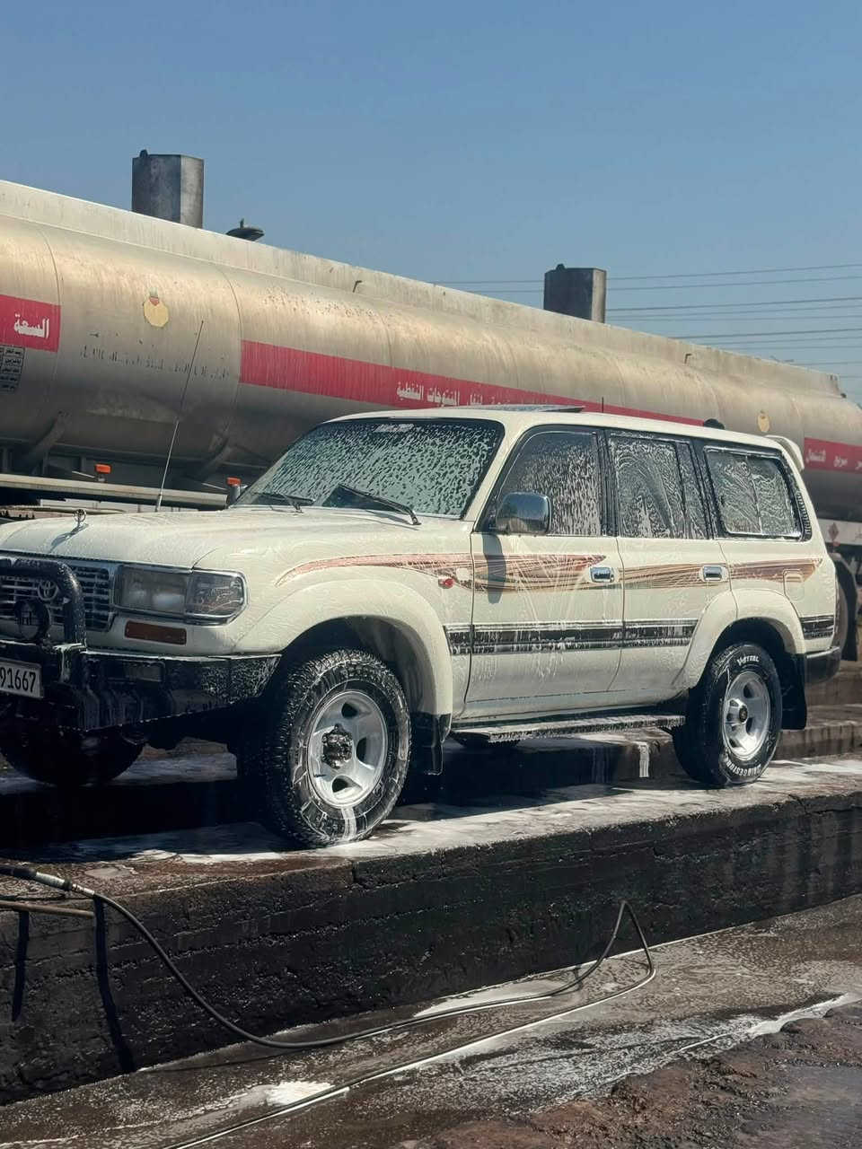 السلام عليكم للبيع لاند كروز VX-R موديل 92رقم انكليزي باسمي مكينه وكير مكفولات للاستفسار ***********
