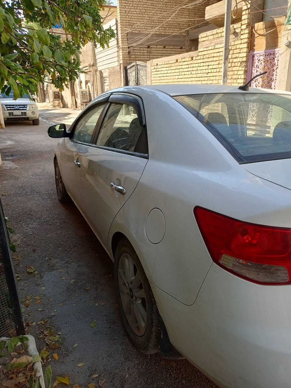 السلام عليكم كيا سيراتو موديل ٢٠١٣ سياره فول واحد على واحد سياره تبريد ثلج تخم تأير جديد باتري جديد حداديه صدر جديد سياره أحله من الصور سعر ٧٥ بيها مجال عنوان بغداد حي التراث رقم الهاتف ***********
