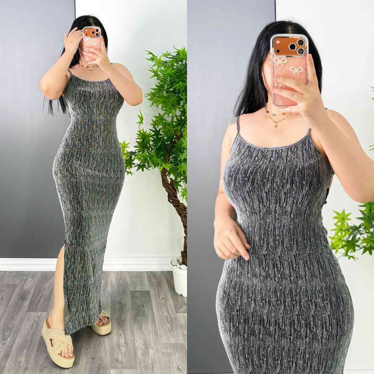 فستان من الستراس ❤️❤️💎 

 فستان طويل سليم فيت (Slim Fit) بظهر مفتوح مع حبال متقاطعة
 خامة القماش ستريتش ملكي براق ومريح للجسم

القياسات : فري سايز يلبس من وزن 50 الى 80 كيلو ✔️

🚘يوجد خدمة توصيل لجميع محافظات العراق 
الحجز خاص واتساب🌹🌹***********🌹💔🌹💔
