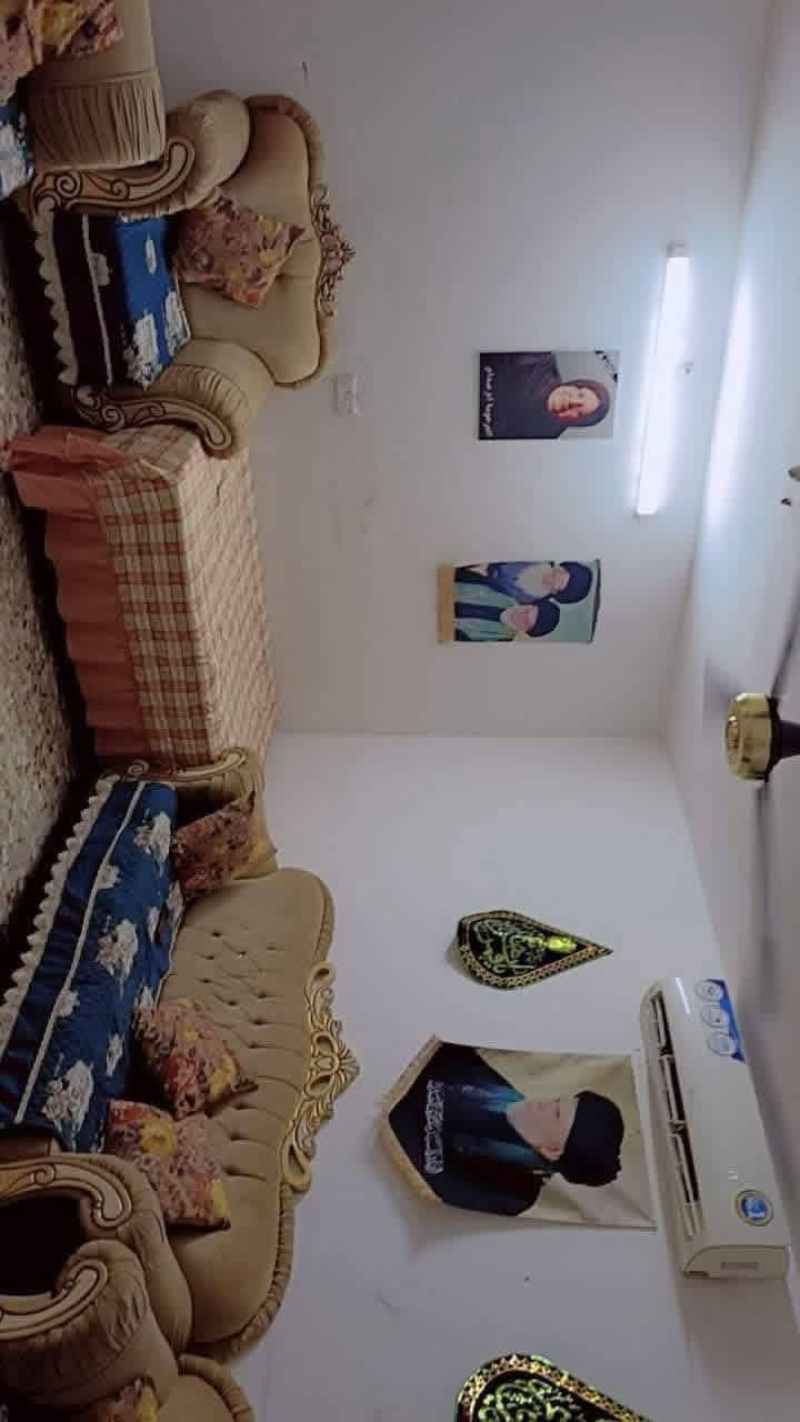 سلام عليكم من رخصت الادمن 
للبيع بيت في حيل بساتين يم اسواق سنتر
البيت 120 مربع 2نوم واستقبال وحولي جبير وبيتونه جبيره البيت نضيف ومرتب ومتعوب علي والكراج طب بي ثنين سيارات الاستفسار على الرقم 
***********
