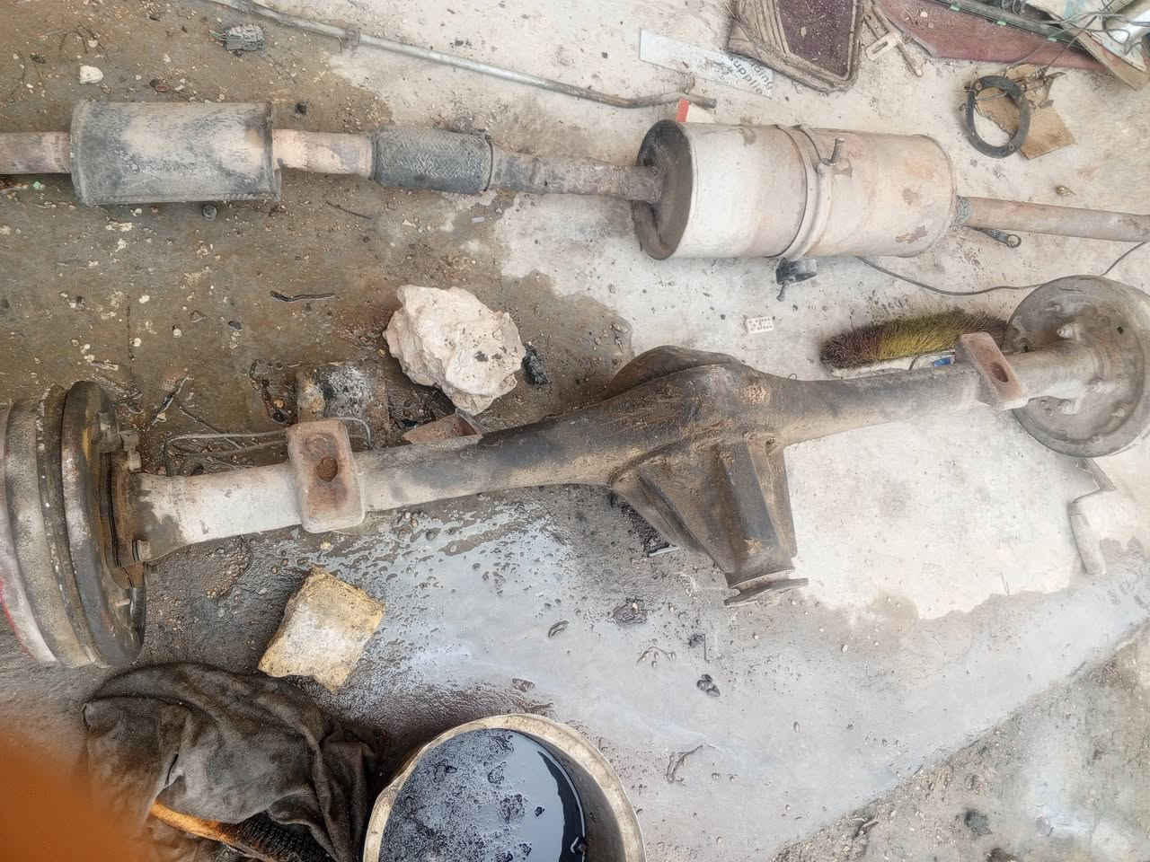 سلام عليكم اغراض للبيع الموقع ديوانيه قضاءه السينيه
راديته مال ماي نظيفه 
درع امامي 
ورق 
اكسن 

رقم /***********
