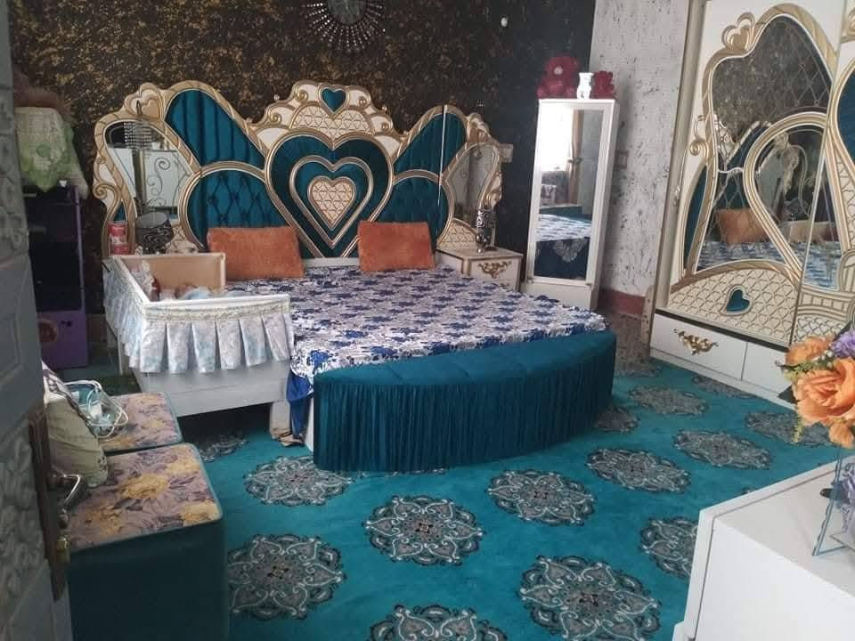 السلام عليكم بيت ١٠٠ متر   في البوبيات شارع الودي
عمود ٣١
 مقابل مدرسة الكرفانات
يبعد كيلو ونص عن الامام

ثالث بيت عن الشارع ومقابيله مدرسه جديده 
طابقين الاول 
ستقبال ومطبخ وصاله وغرفه ومنور صحيات داخلي وخارجيه 
الطابق الثاني غرفتين وصحيات 
الطابق الثالث مخزن ٩ امتار 
الوجهه ٥ ×٢٠
قرار محكمه
السعر 105 قابل للتفاوض
للستفسار ***********
***********
