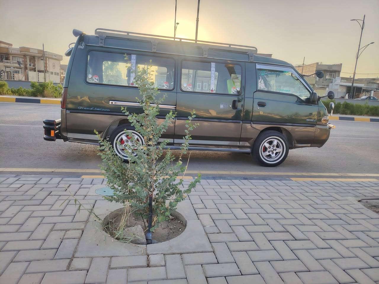 موديل 2000
سياره بلاديه
بدون صبغ
طخم تايه قبل شهر
مكينه كير احسن شرط
وايرمنيه كامله 
مكان سياره ايسر
للتواصل ***********

