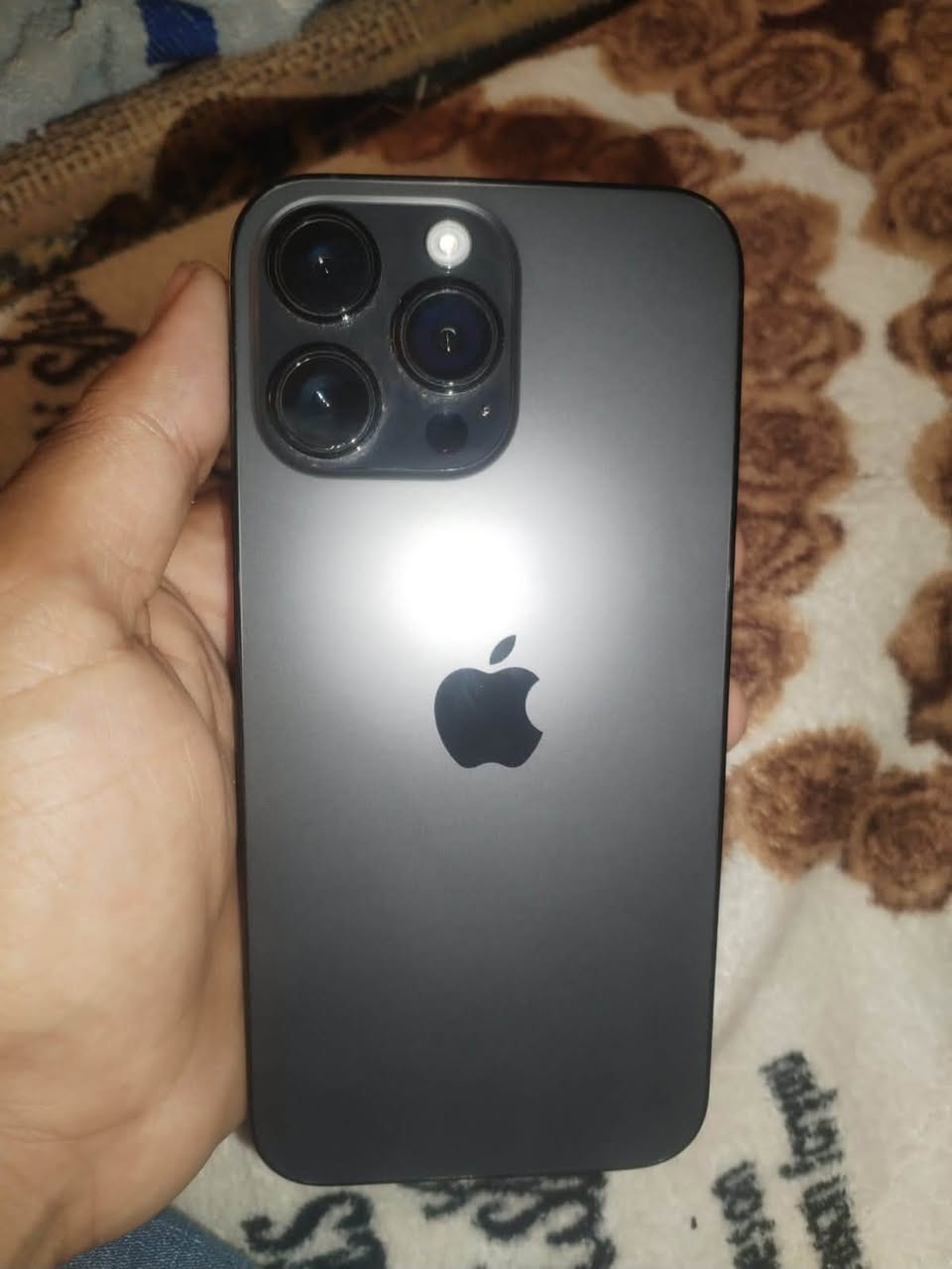آيفون ١٤ بروماكس لون اسود دبل سيم مبدل شاشه بس وبطاريه نازله بس اصليه ممبدله سعره مناسب ٥٥٠وبي مجال سعره اقل. حتى من ١٣ وجهاز نضيف وع ايدي واي مشاكل مابي كلش نضيف رقمي ***********
