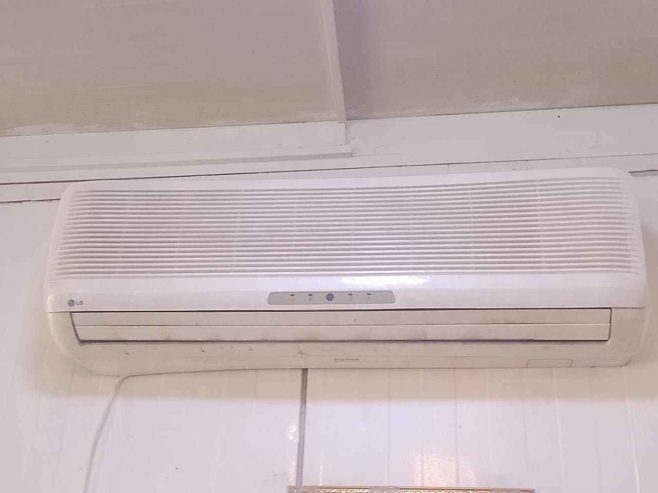 السلام عليكم
للبيع سبلت نوع LG
 حجم طن نضيف شغال حاله ممتازه غازه كامل ع الفحص 
السعر 150 بي مجال  
الاستفسار ***********

